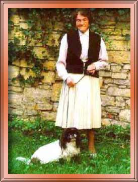 Anna Haarmeyer and the Pekinese Agila / Thanks to Sara for the frame!